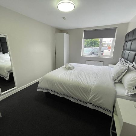 ליברפול Mays Apartments - 102 Mill Street, Free Parking, 2 Minute Walk To Baltic Market And City Centre - Apartments Sleep 1-10 Guests מראה חיצוני תמונה