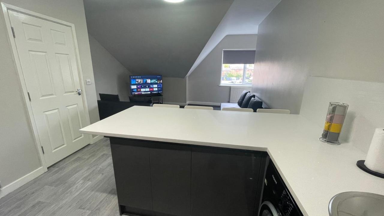ליברפול Mays Apartments - 102 Mill Street, Free Parking, 2 Minute Walk To Baltic Market And City Centre - Apartments Sleep 1-10 Guests מראה חיצוני תמונה