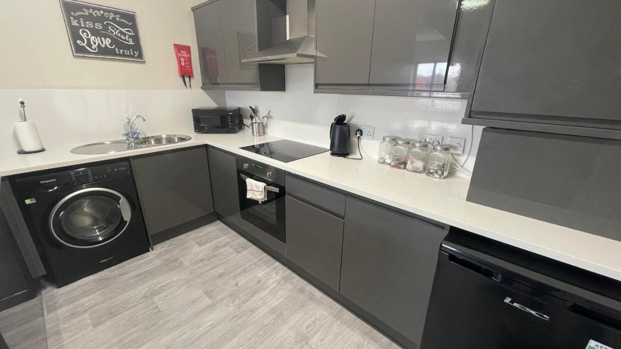 ליברפול Mays Apartments - 102 Mill Street, Free Parking, 2 Minute Walk To Baltic Market And City Centre - Apartments Sleep 1-10 Guests מראה חיצוני תמונה