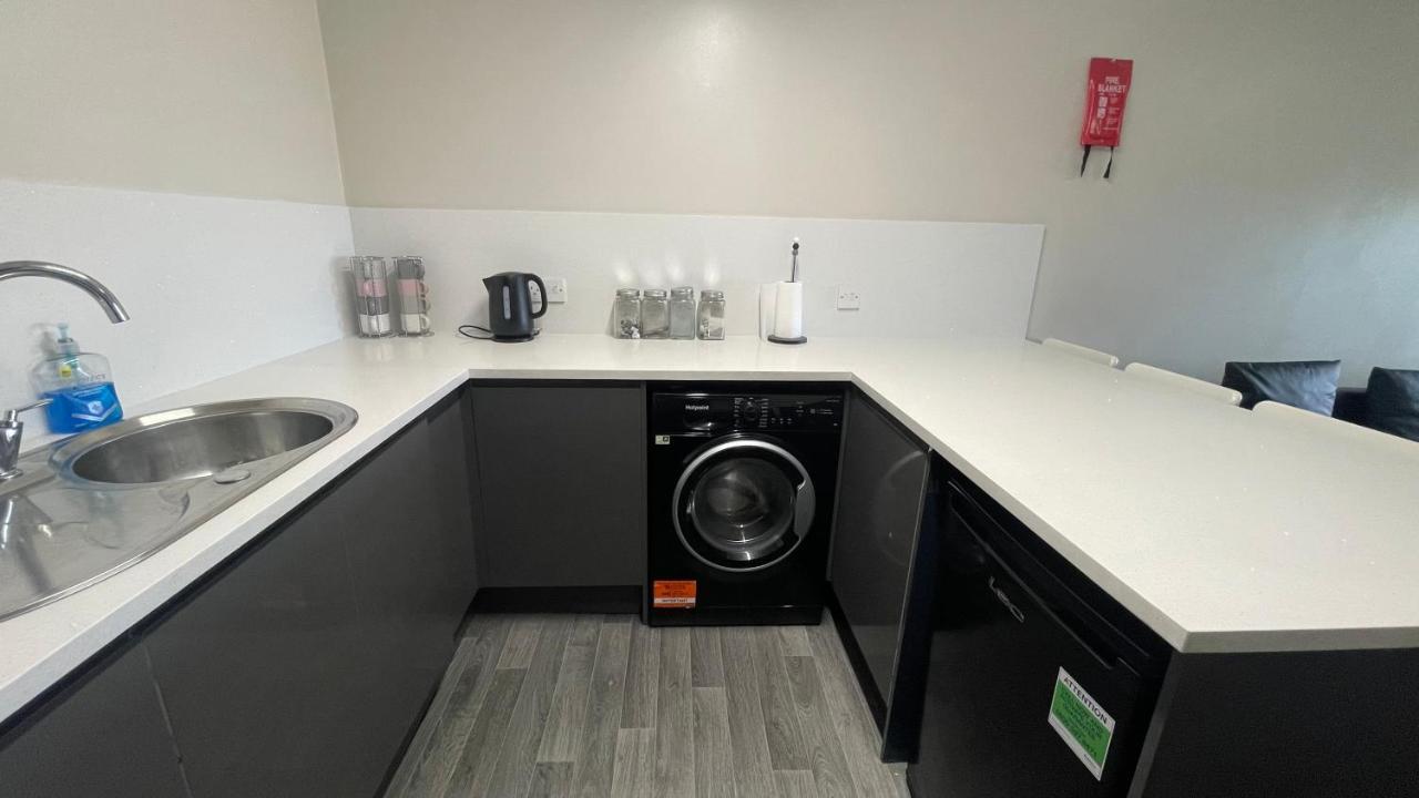 ליברפול Mays Apartments - 102 Mill Street, Free Parking, 2 Minute Walk To Baltic Market And City Centre - Apartments Sleep 1-10 Guests מראה חיצוני תמונה