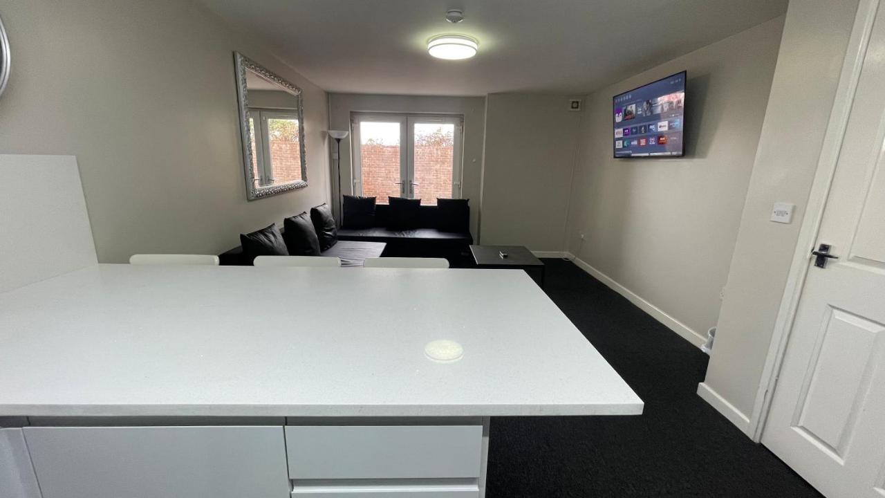 ליברפול Mays Apartments - 102 Mill Street, Free Parking, 2 Minute Walk To Baltic Market And City Centre - Apartments Sleep 1-10 Guests מראה חיצוני תמונה